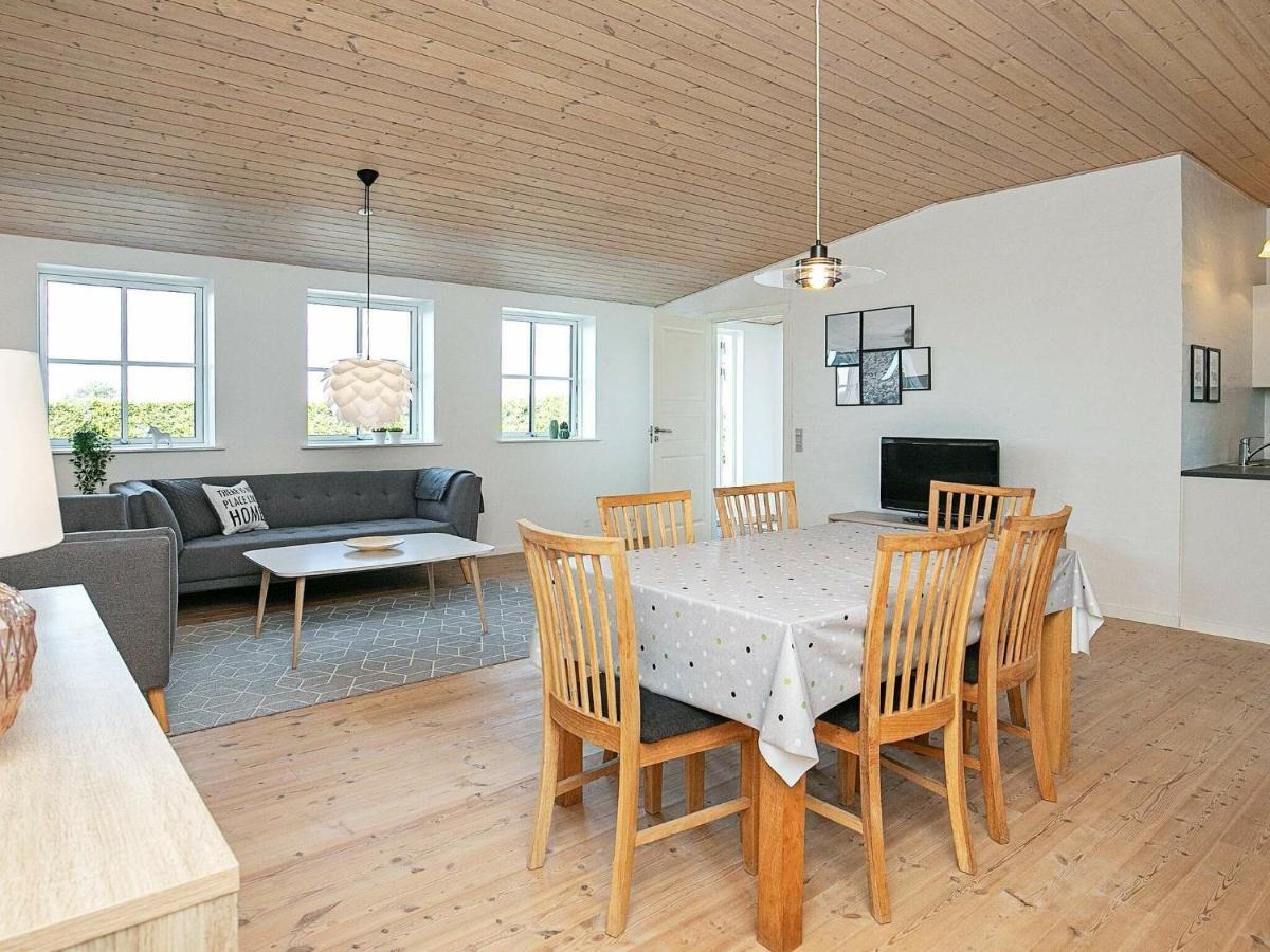 6 Person Holiday Home In פאבורג חדר תמונה
